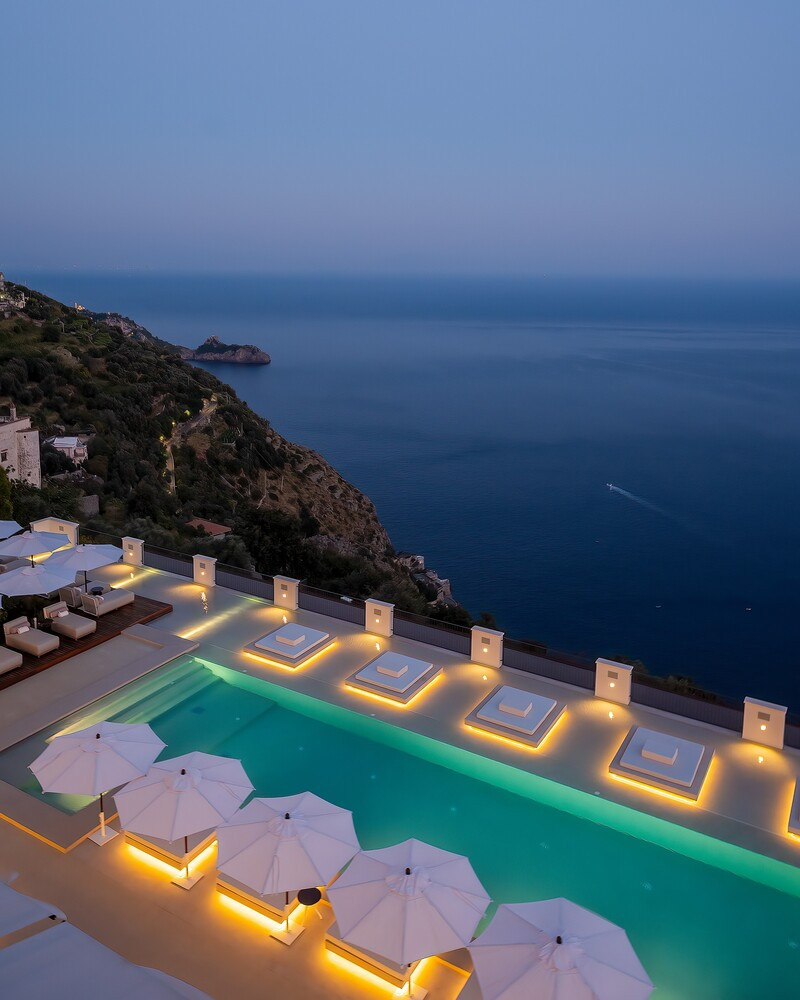 Furore Grand Hotel_sunset pool view